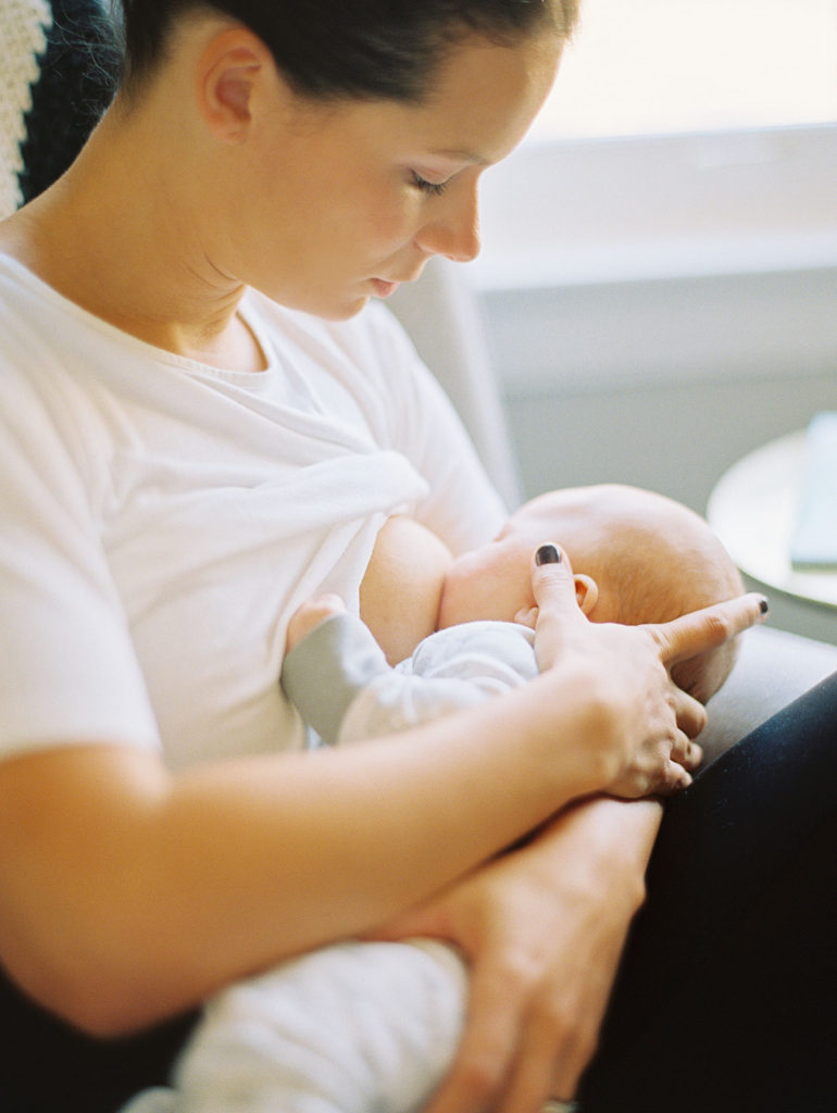 breastfeeding photography chicago